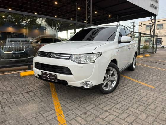 MITSUBISHI OUTLANDER 3.0 GT 4X4 V6 24V GASOLINA 4P AUTOMÁTICO MITSUBISHI OUTLANDER 3.0 GT 4X4 V6 24V GASOLINA 4P AUTOMÁTICO